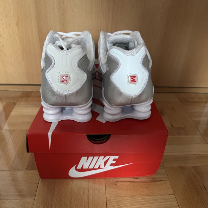 Białe buty nike shox