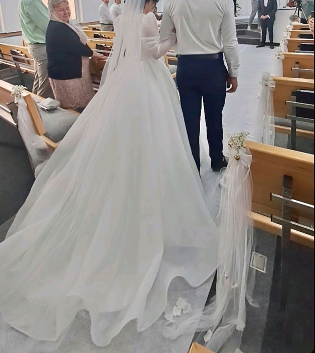 Весільна сукня  салон "Княжна" розмір XS-S колір молочний.