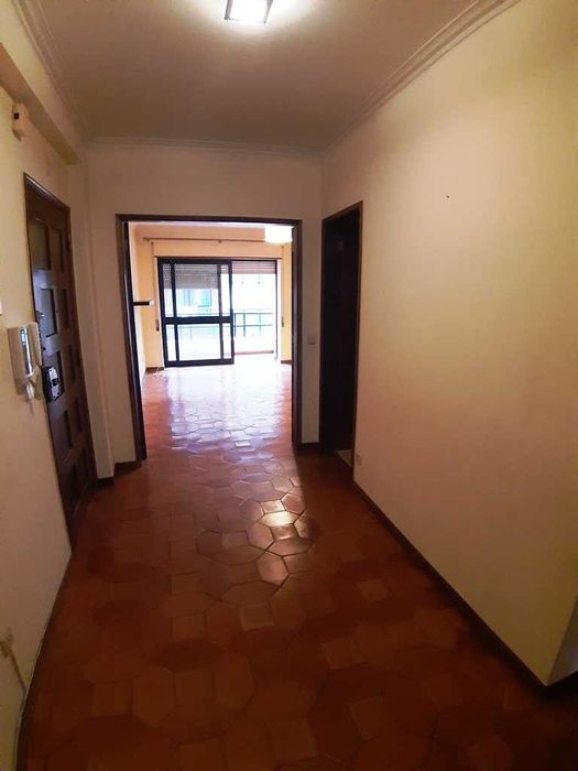 T2 com garagem e cozinha equipada em Celas