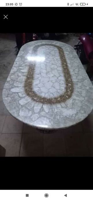 Mesa em Pedra e brilhante