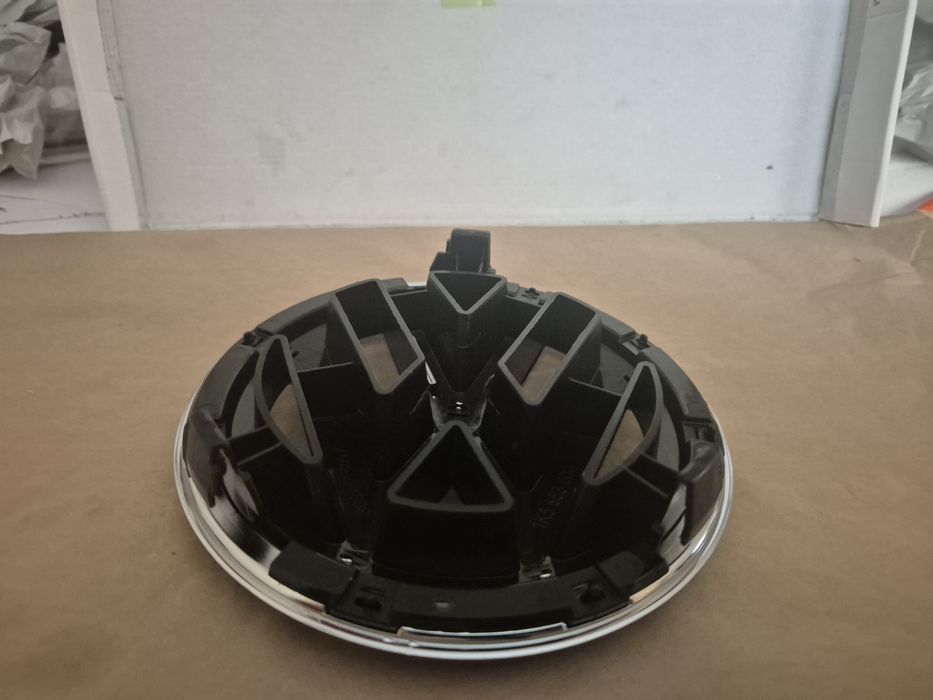 logo emblemat w przód Tiguan Golf  Passat przód śr155mm