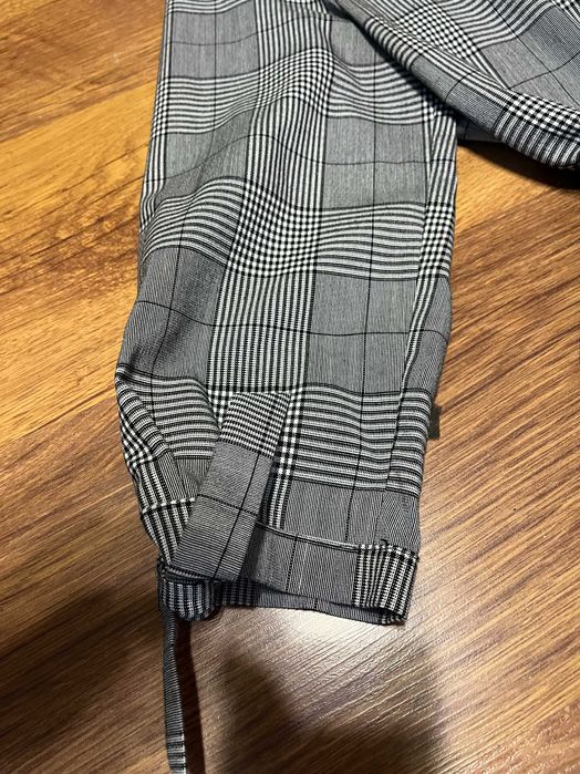 Sukienka damska w delikatną kratkę w kolorze szarym rozmiar 42