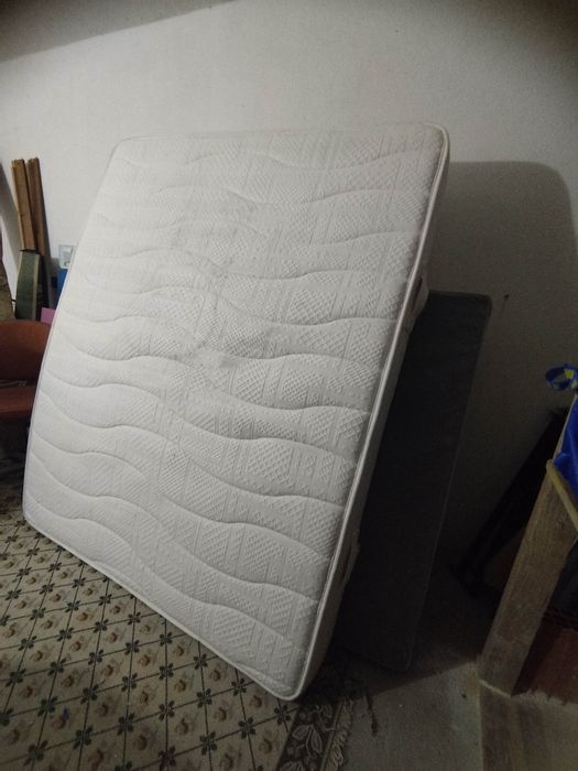 Colchões  e camas casal e solteiro motivo de venda,mudança