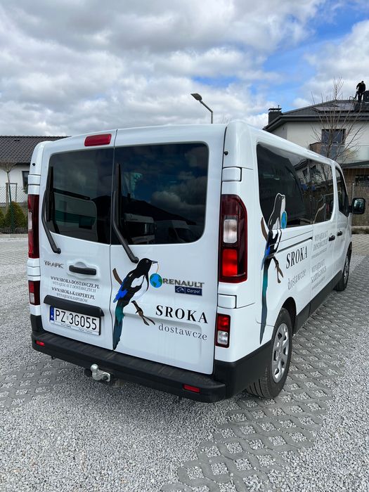 Wynajem busa osobowego Renault Trafic 9os. Hak