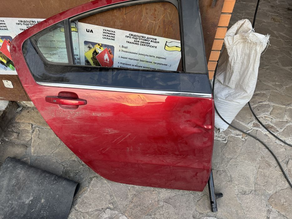 Двері шевролет вольт 1