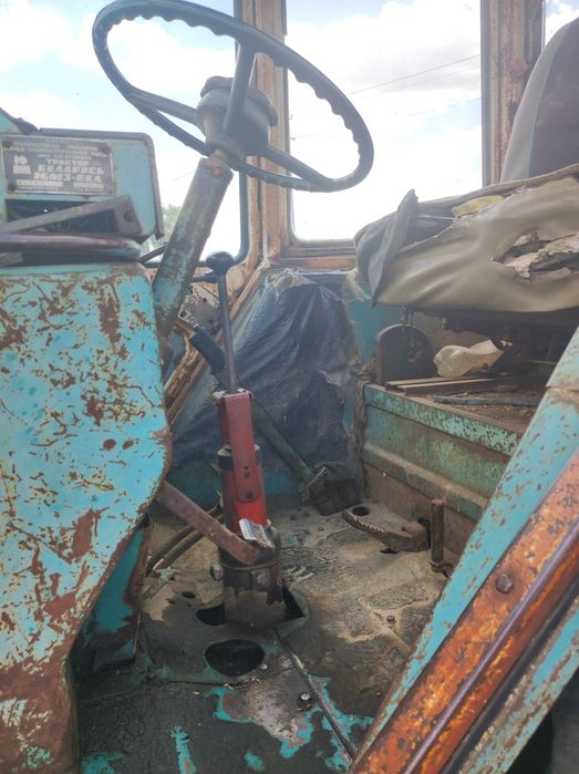 Продам ЮМЗ 6 з фронтальним погрущиком