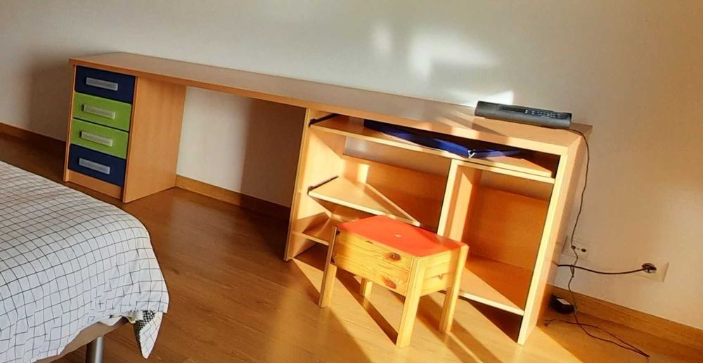 Secretária para quarto de criança, com gavetas