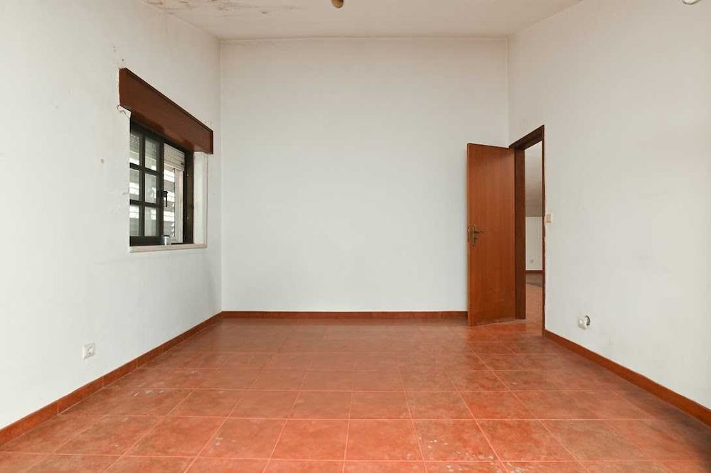 Moradia Totalmente  Isolada T3   c Piscina e sotao aproveitado