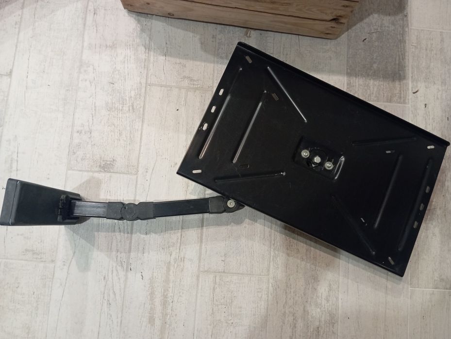 Uchwyt wieszak ścienny do projektora rzutnika Pivotelli 40kg