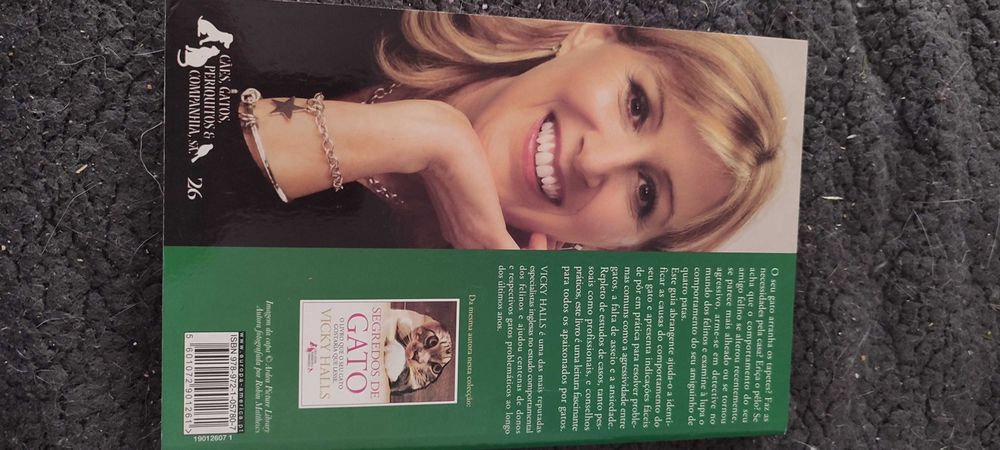 Detetive de Gatos com oferta do Novo Guia dos Gatos