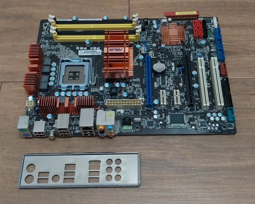 Motherboard Asus P5KPro para socket 775.