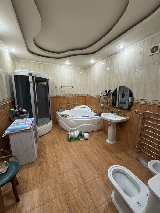 Дом с магазином, кафе, бильярдная, сауна Северный