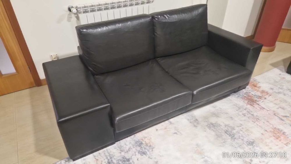 Conjunto de sofás 3+2 lugares estilo moderno.
