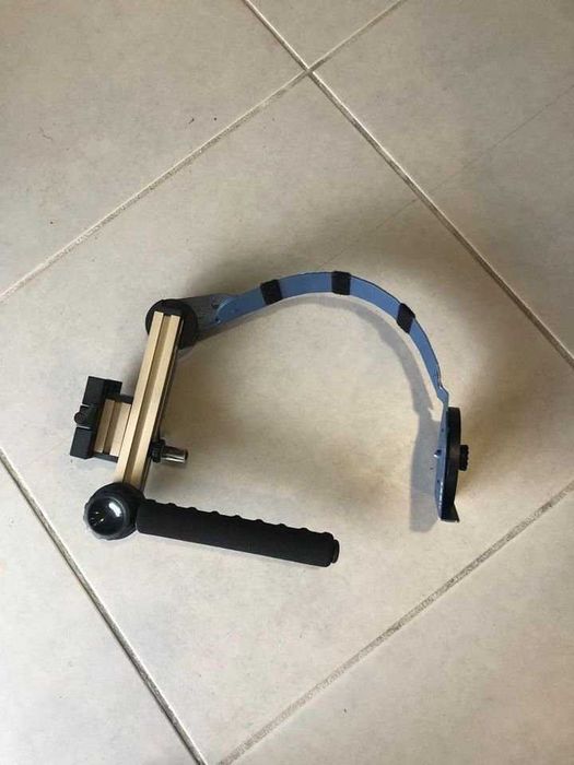 Estabilizador de câmara digital com lastro e cinto DVRIG PRO DVTEC