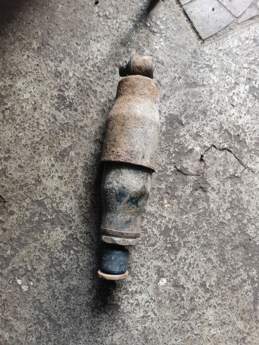 Амортизаторы задние на т4 2шт