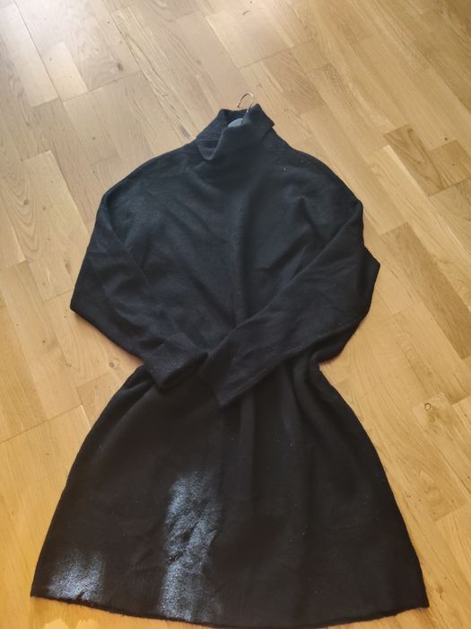 Swetr długi czarny golf wełniany używany. .