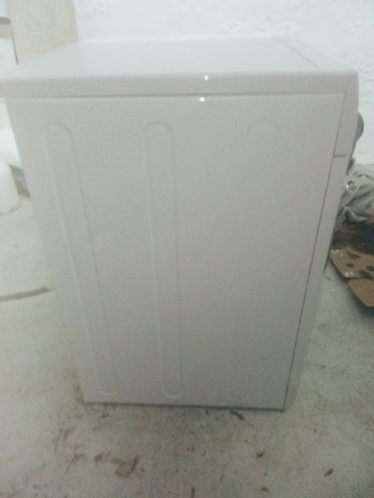 Máquina de Máquina de Lavar Roupa HOTPOINT ARISTON 9Kg (1200 Rpm)