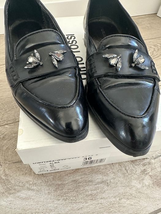 Loafersy Mokasyny skórzane Gino Rossi Alba 36