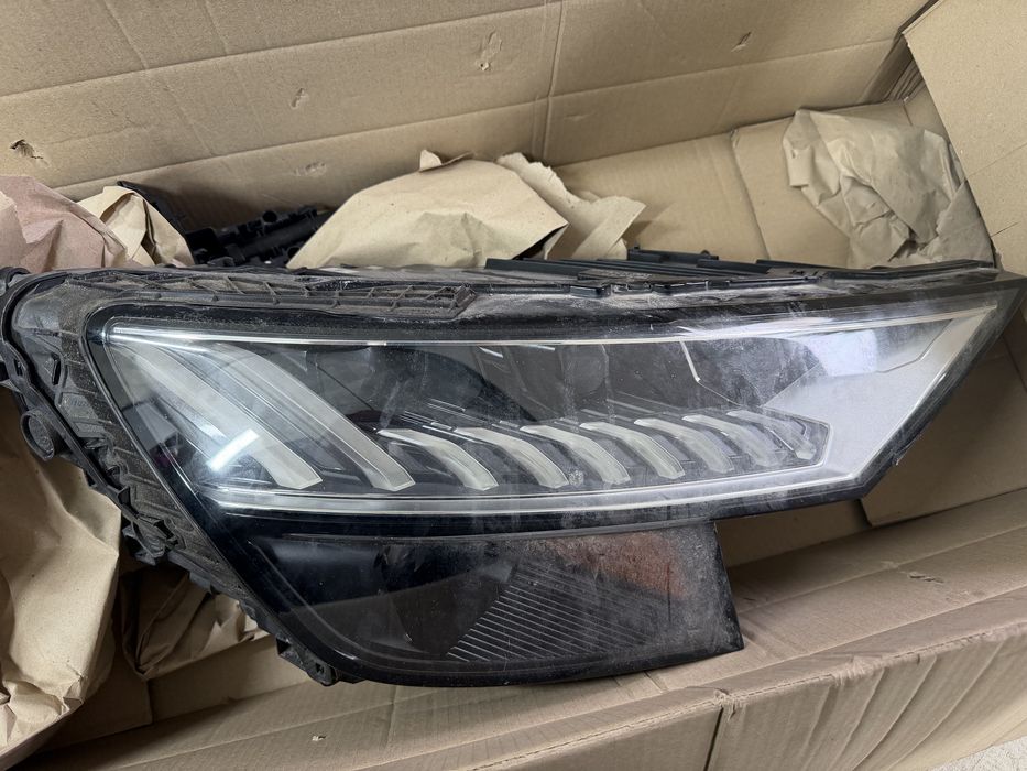 Фара права AUDI Q8 usa