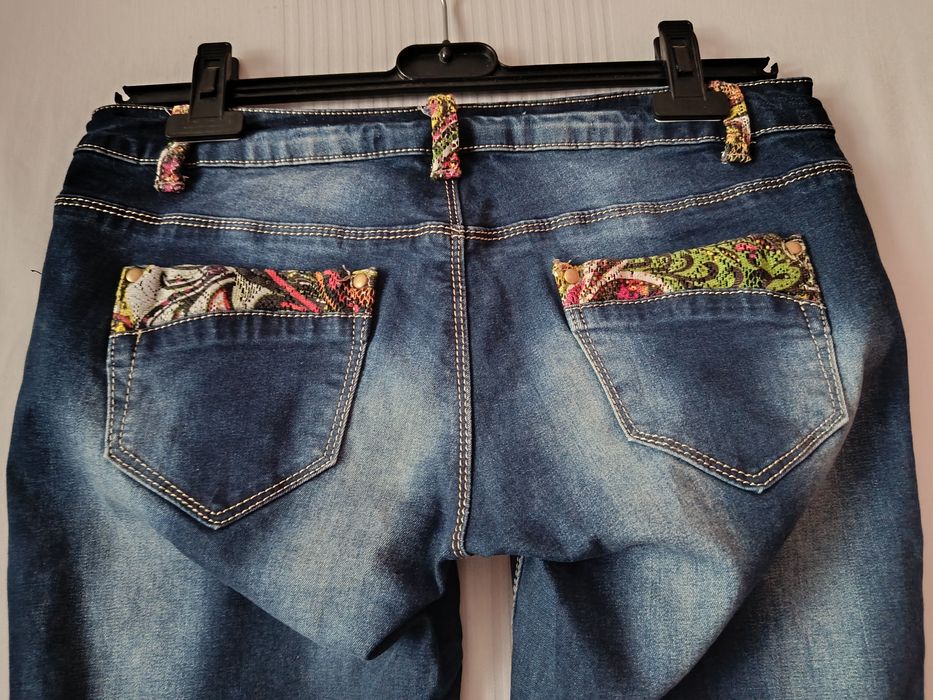 Sprzedam Spodnie Damskie Jeans, Ozdobione, Skinny, rozm L, marki Kolor