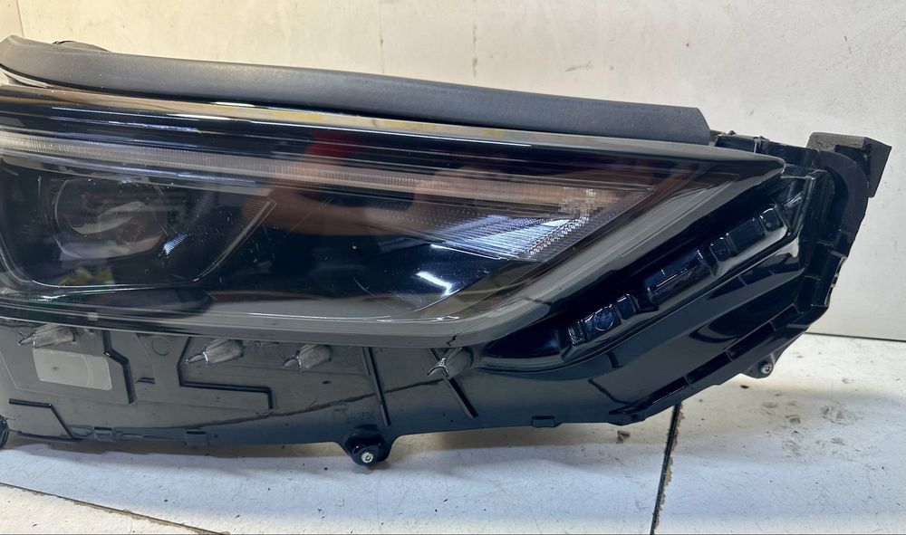 Фара правая Toyota Grand Highlander 2024 2025 USA