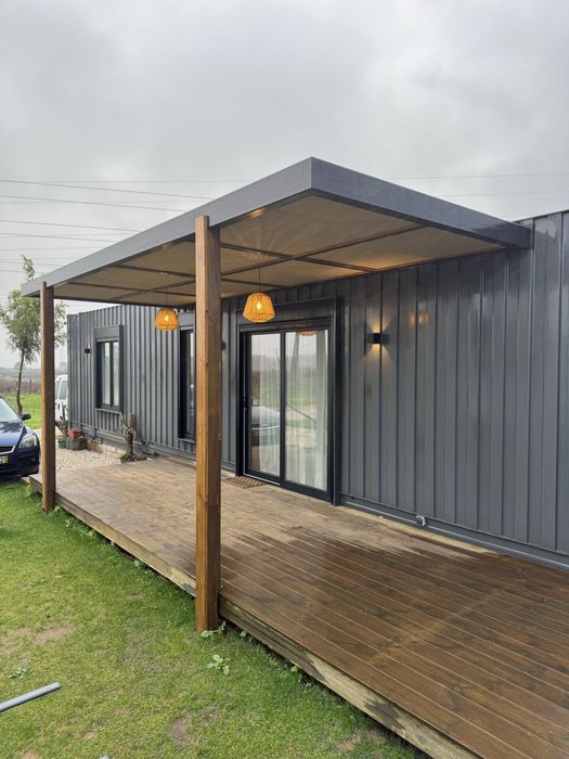 Fazemos Pergolas e Decks em madeira ou estrutura metalicas.