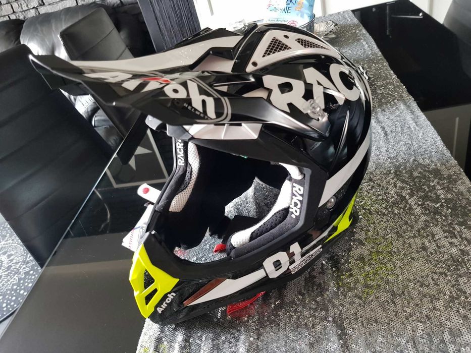 Kask Airoh Aviator 2.2 Racer Gloss – rozmiar M – nieużywany