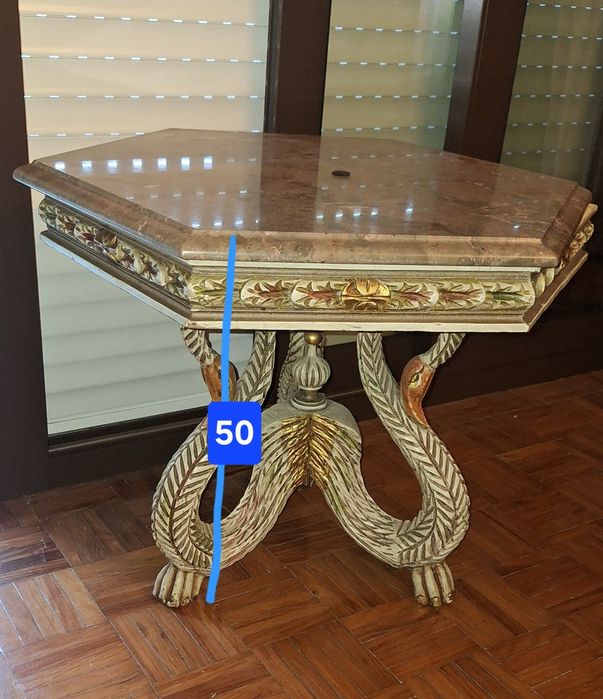 Mesa de centro estilo antigo