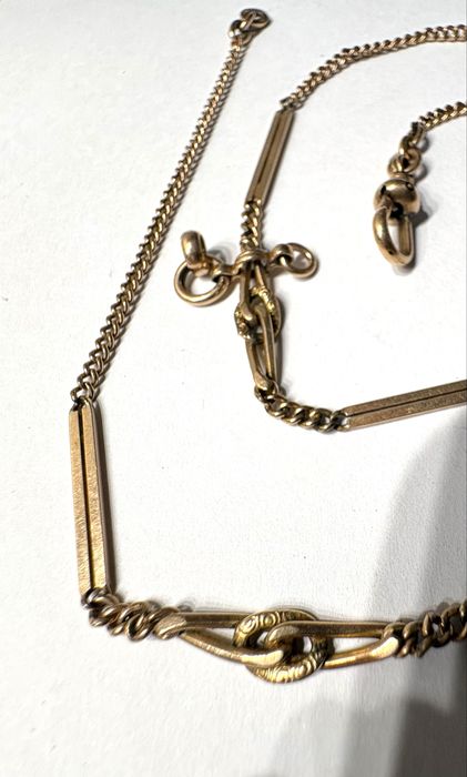 Antigas correntes de relógios de bolso em metal dourado
