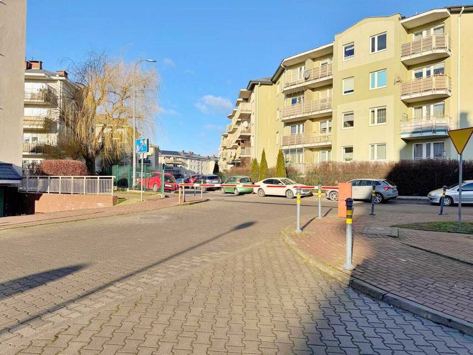 Ujeścisko ul. Rogalińska / Kawalerka / parking + piwnica