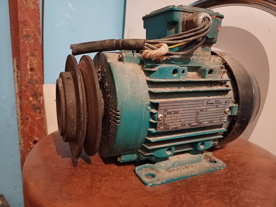 Silnik elektryczny  0,16/0,55 kw  955/1425r/min   7.5 11. 15kw