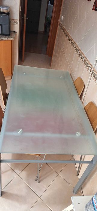 Conjunto Mesa de Vidro (140x80) + 4 Cadeiras – Estilo e Conforto