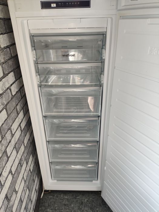 Морозильная камера  vestfrost cmfm 144 no frost