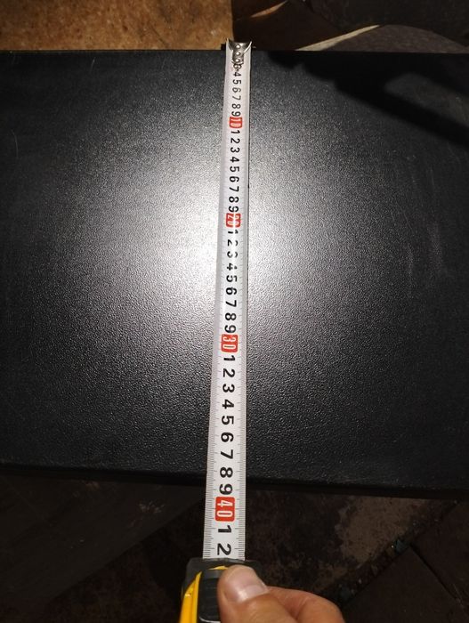 Шкаф металевий з полками