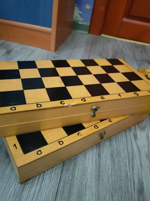 Деревянный набор советского времени Новые шахматы 30х30 см.