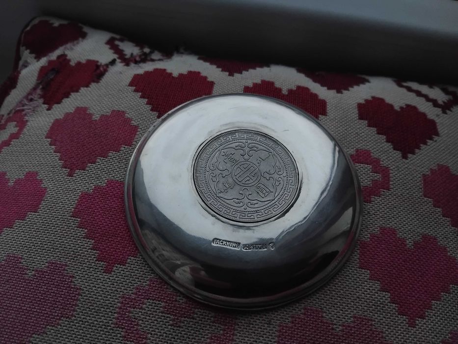 Оригінальна подарункова тарілка.