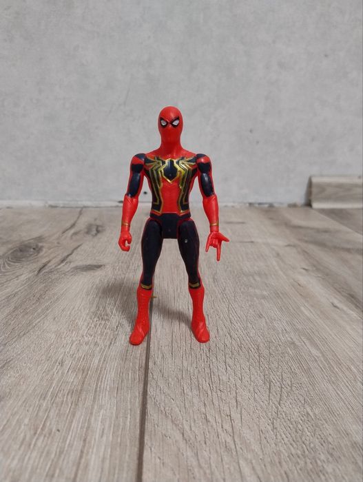 Пістолет, людина павук, Боб снейли, бейблейд, м'які іграшки