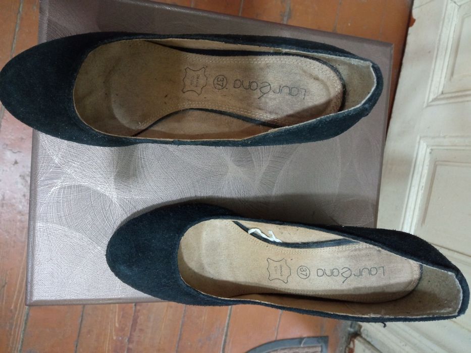 Туфлі жіночі, натуральний замш. Розмір 37, довжина устілки 24 см.