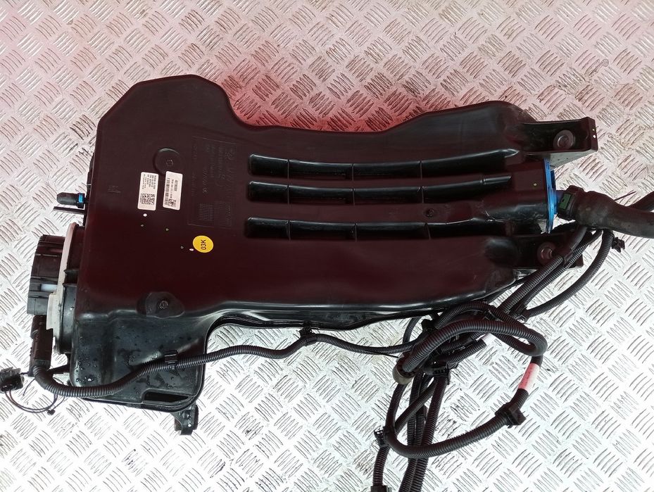 Бачок системи ADBLUE VW Touareg CR Туарег СР туарег розборка