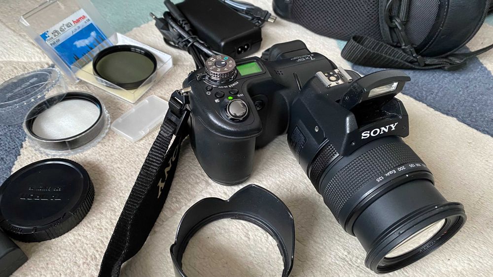 Sony Cyber-shot DSC‑F828 – sprawny, zestaw akcesoriów