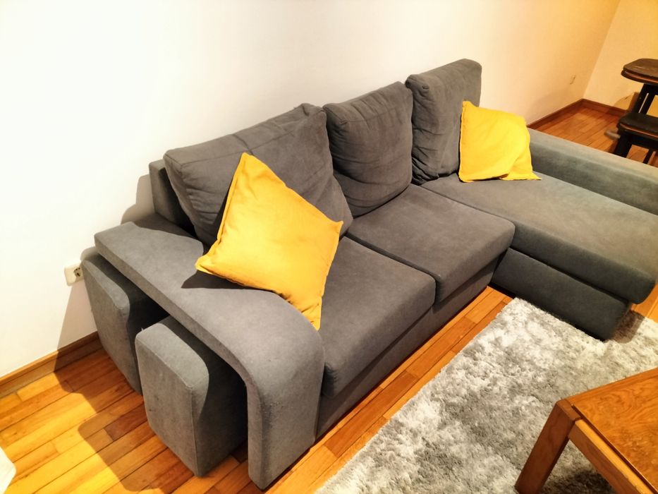 Sofá com chaise longue cinzento