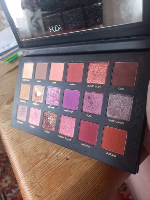 Paleta cieni Huda Beauty Desert Dusk
