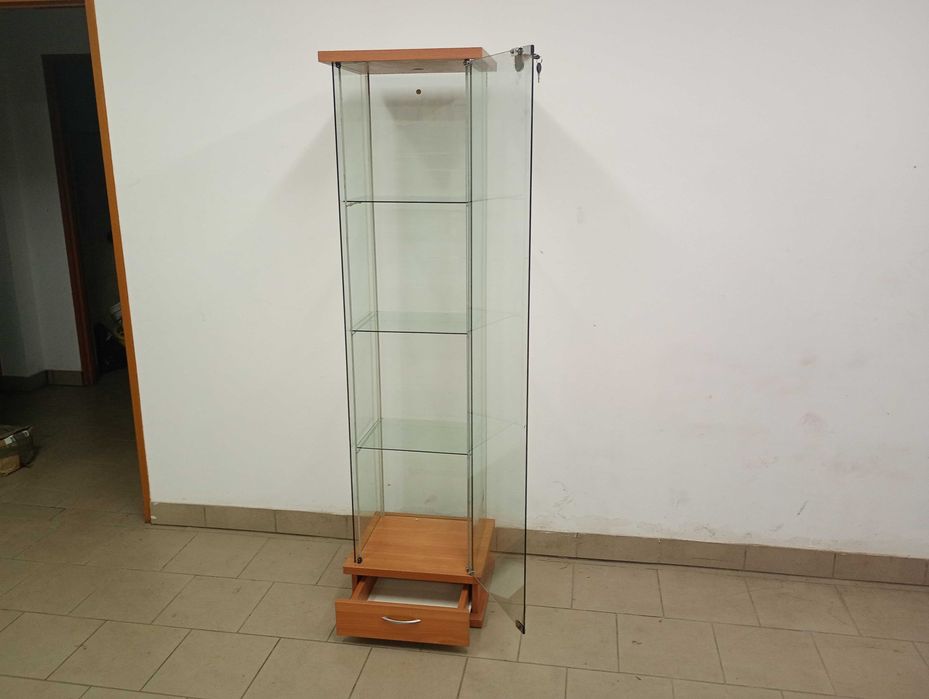 Detolf Dakota szklana witryna z IKEI