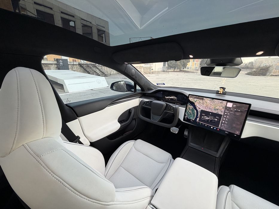 TESLA PLAID 2024 1033 к.с.