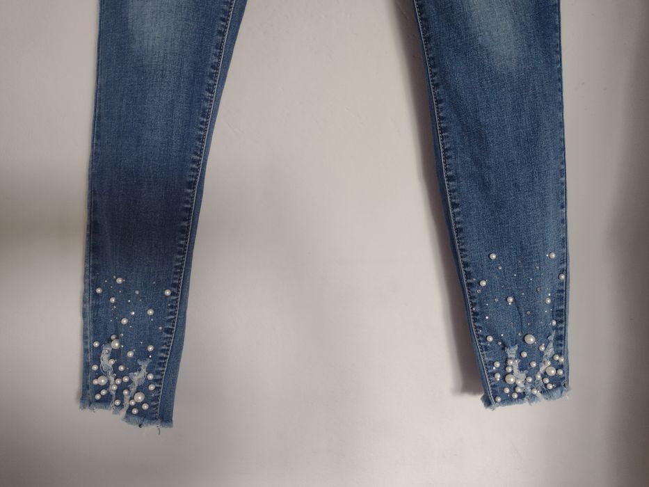 Nowe bez metki Spodnie jeansowe z ozdobnymi koralikami