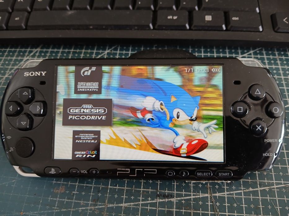 Psp com jogos e emuladores.