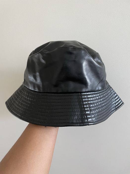 Chapéu bucket preto em pele