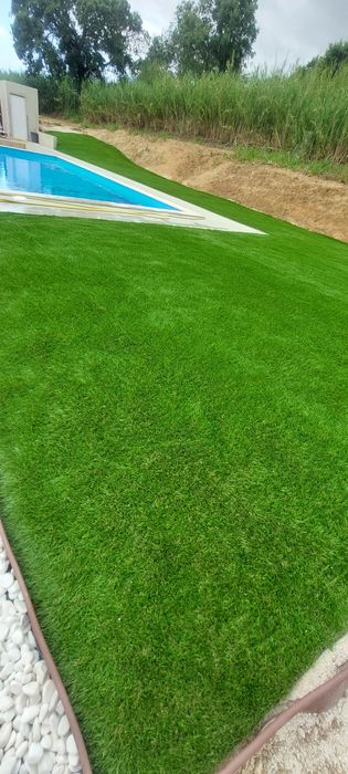 Aplicação Relva Artificial e Natural