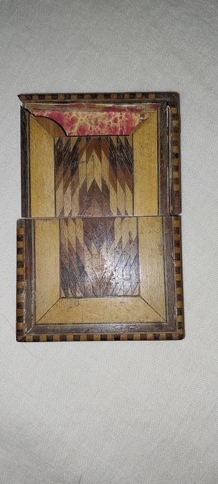 Caixa antiga em madeira para cartões de visita