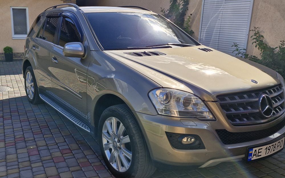Mercedes ML500 Мерседес МЛ500 4матик 5.5 газ/бензин 2010 год